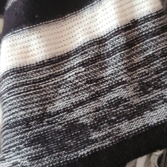 Sweater - Picture 6 of 6